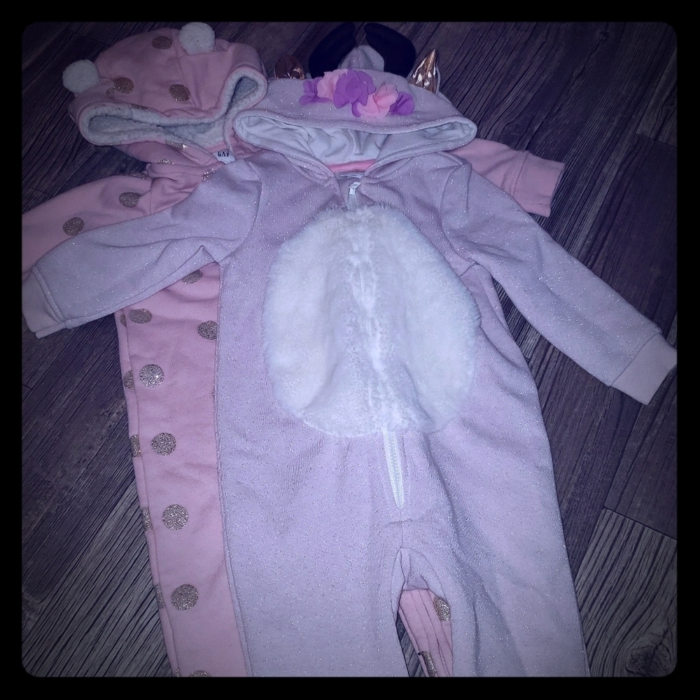 2 Essential Baby Girl Bodysuits 👶 🤰 12-18m